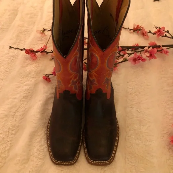 Boot - Picture 3 of 7